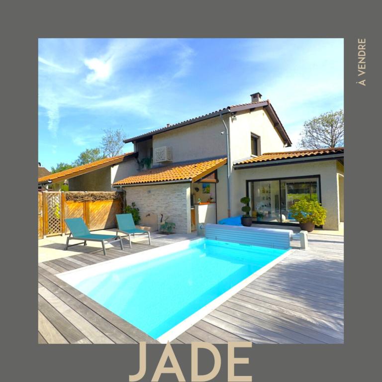 JADE - Photo 1