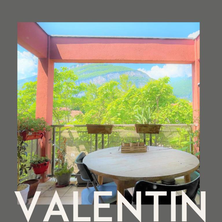 VALENTIN - Photo 1